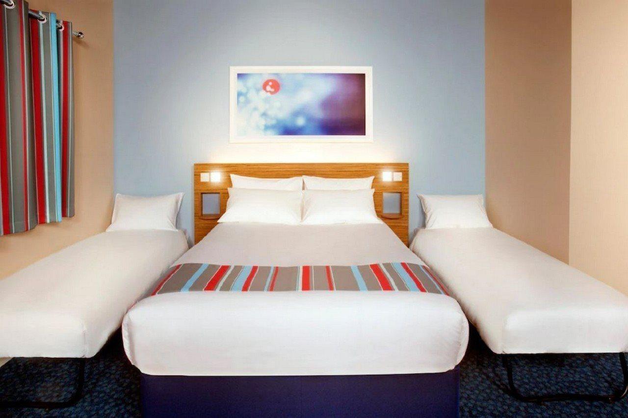 Travelodge Wadebridge Bagian luar foto