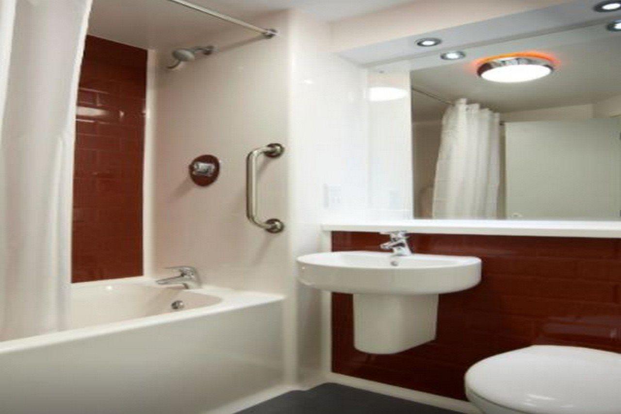 Travelodge Wadebridge Bagian luar foto