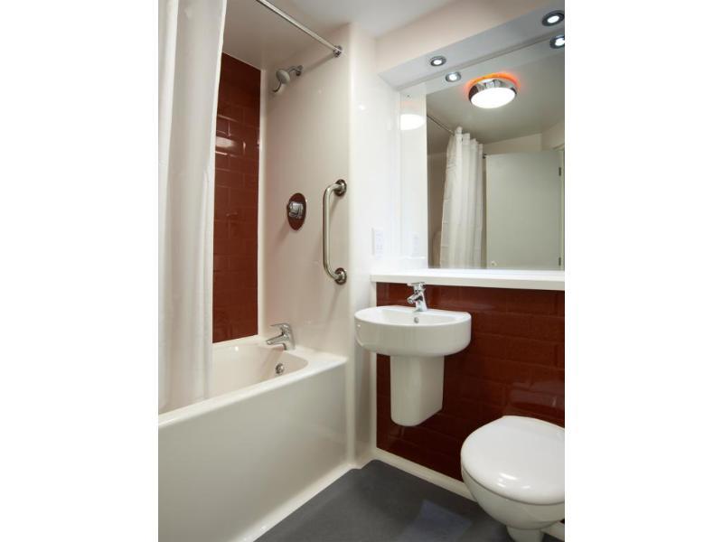 Travelodge Wadebridge Bagian luar foto