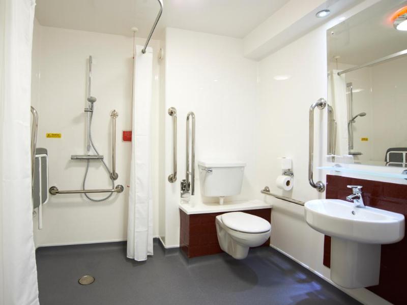 Travelodge Wadebridge Bagian luar foto