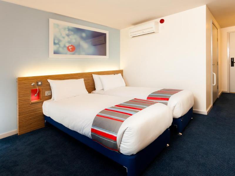 Travelodge Wadebridge Bagian luar foto